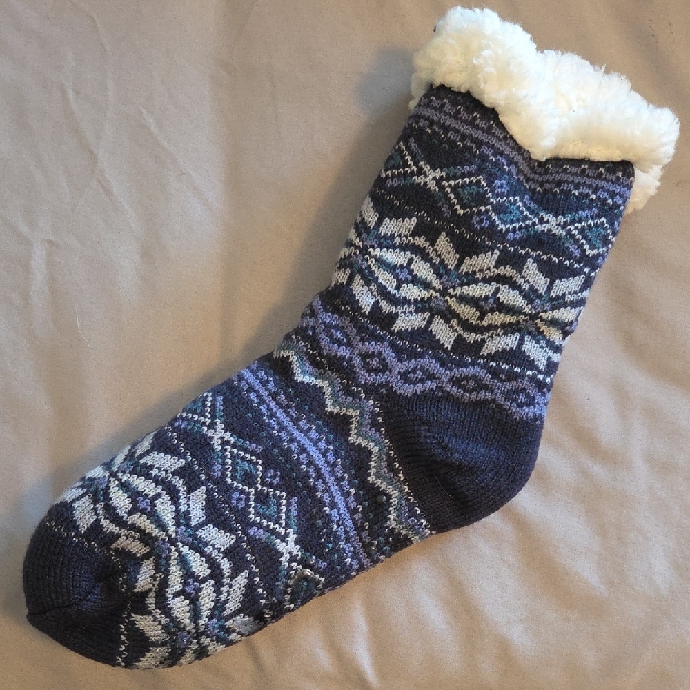NWT Navy and White Knit Gift Slipper Socks - Picture 2 of 6